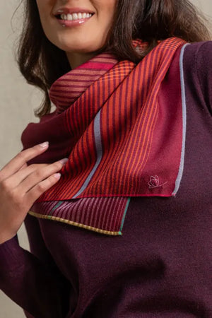 Vasarelli 95 silk and cashmere square in burgundy