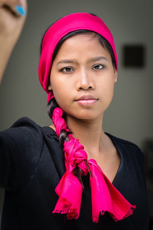 Petit foulard Uni en soie fuchsia