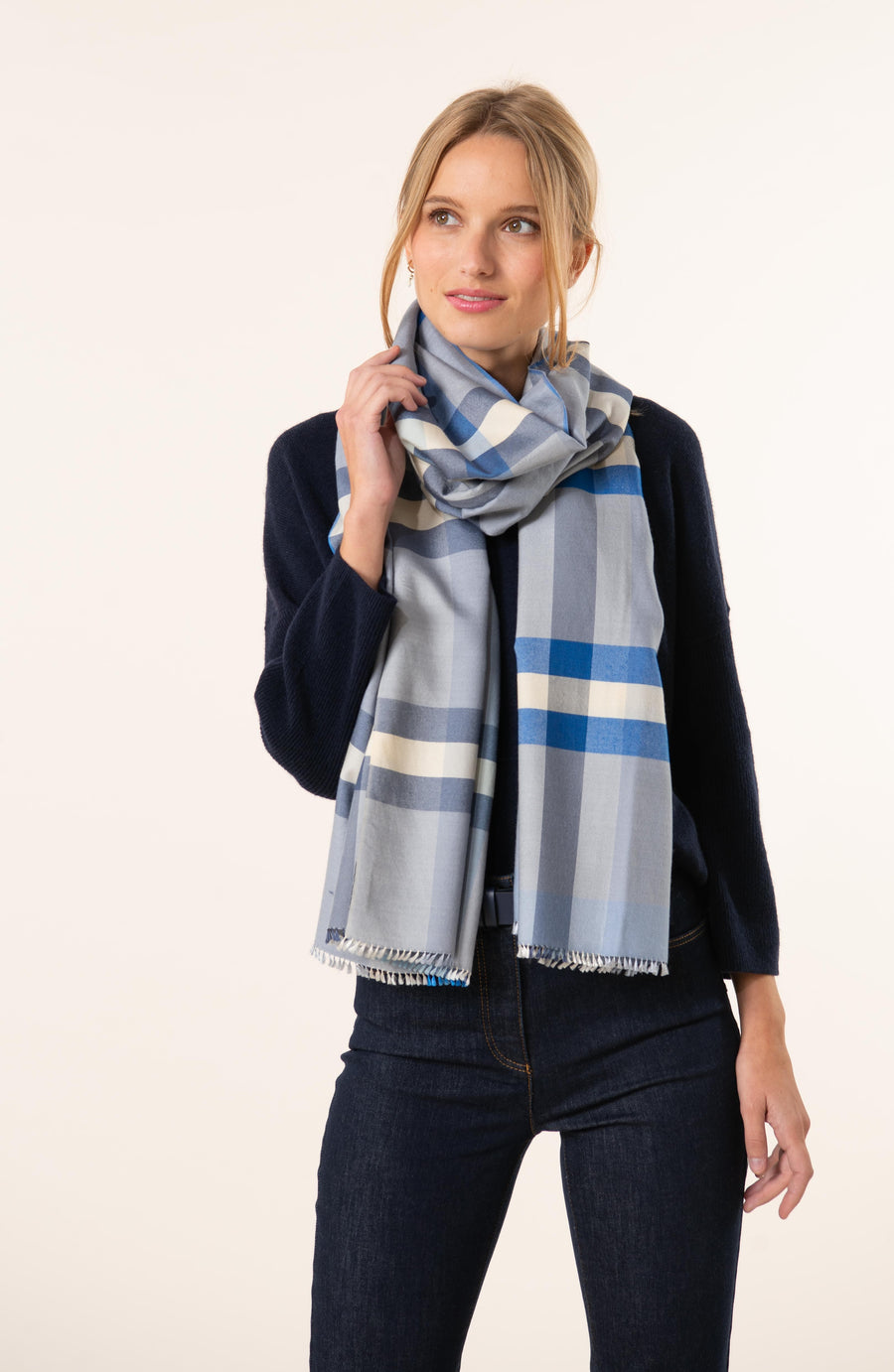 Écharpe Écossaise en soie laine gris bleu
