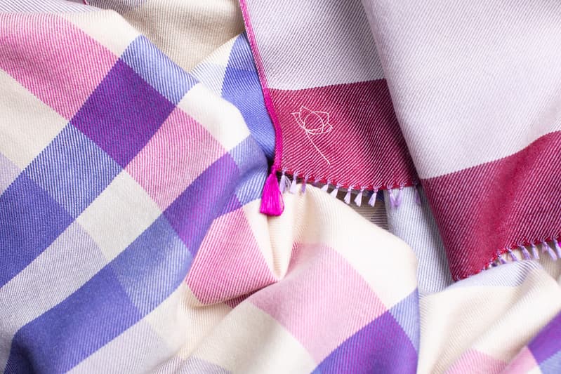 Écharpe Écossaise en soie laine lilas