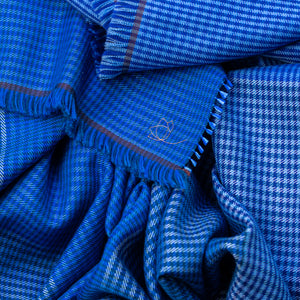 Echarpe Quatuor en soie laine bleu