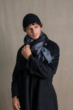 Brume stole in anthracite black cashmere silk