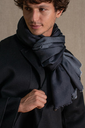Brume stole in anthracite black cashmere silk