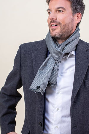Comment Porter Foulard De Soie Homme Comment Porter Echarpe Soie