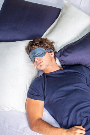Masque de nuit en soie  gentleman marine