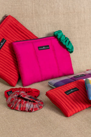 Pochette Doudoune en soie rouge