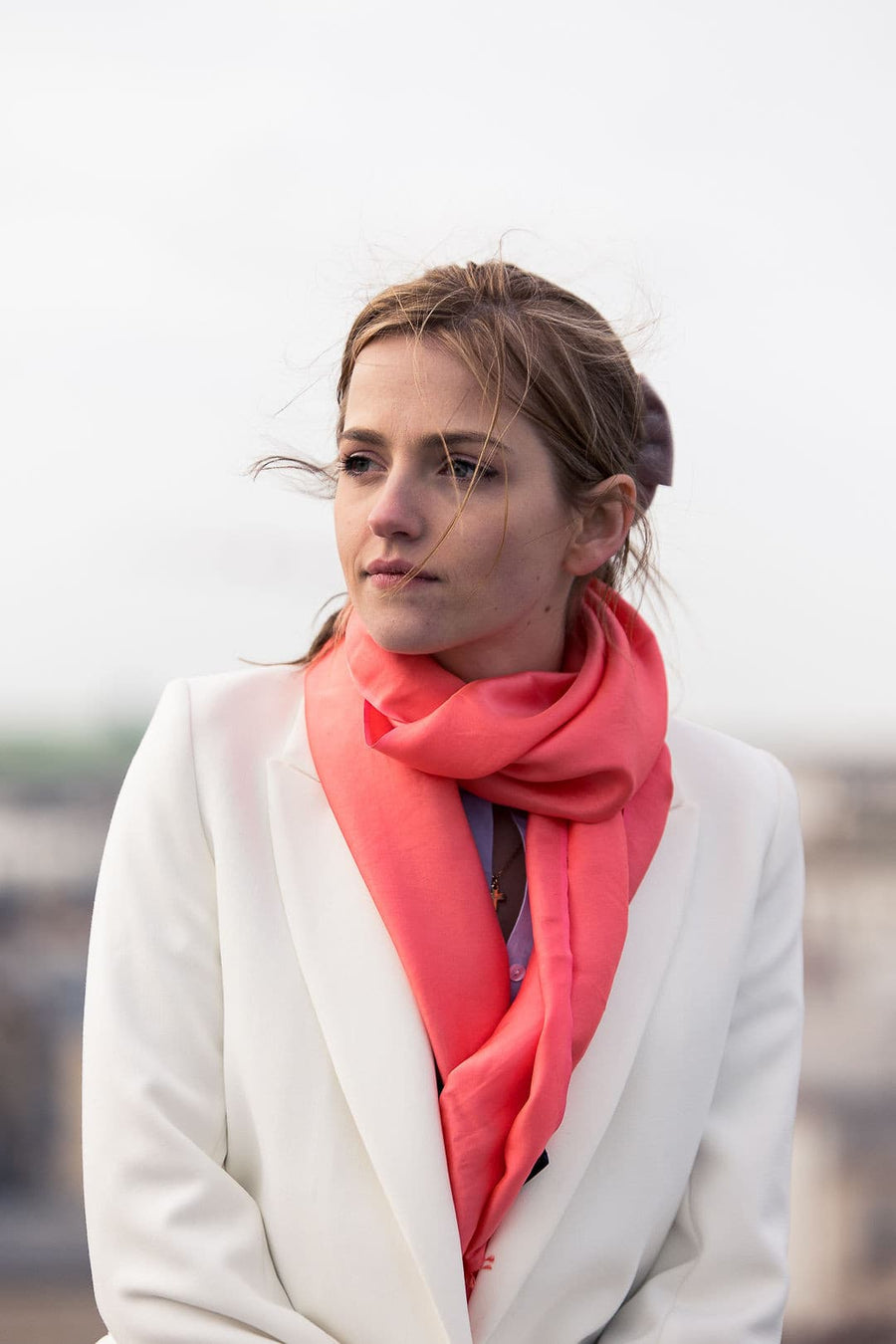 Petit Foulard Autour Du Cou Foulard Autour Comment Porter Un Petit