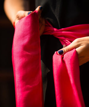 Petit foulard Uni en soie fuchsia