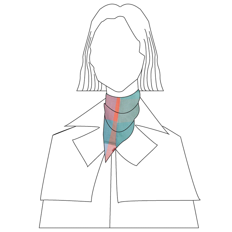 porté foulard carré pour femme en triangle