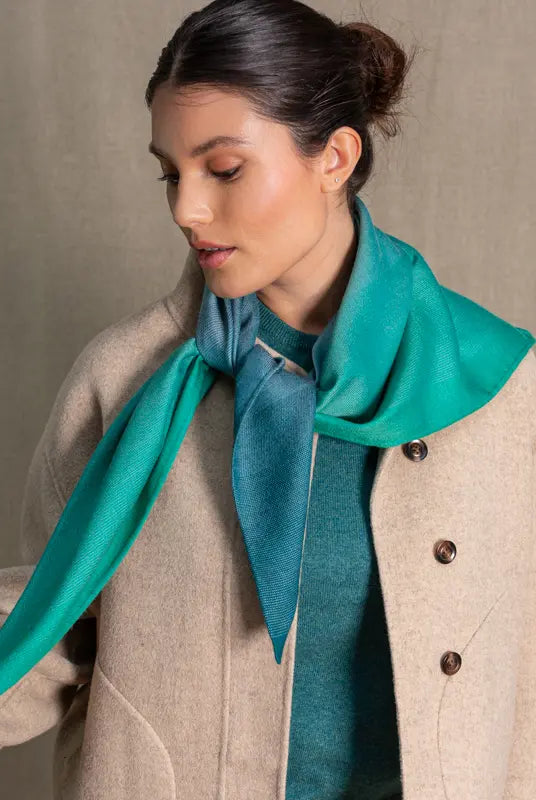 Triangle Harmonie en soie et cachemire vert