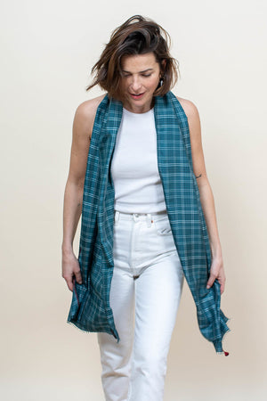 Grid scarf in ocean silk